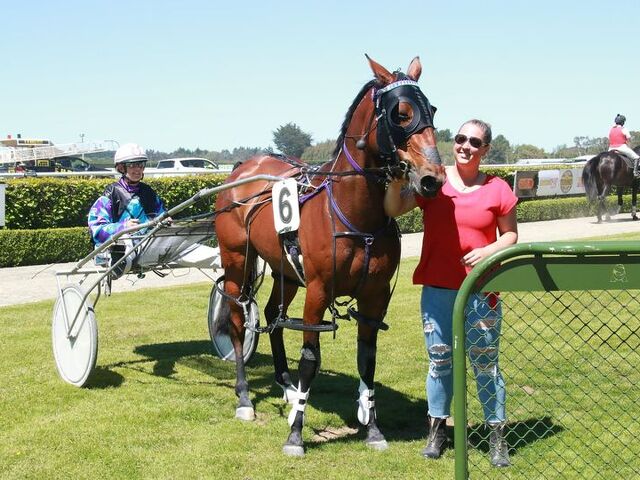 All rounder Willis on the board at Ascot Park