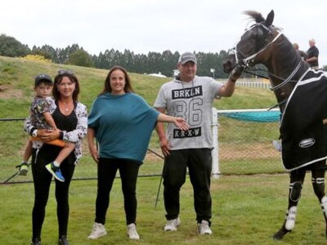 Philippa Hanley – Horse ‘Lover’ extraordinaire